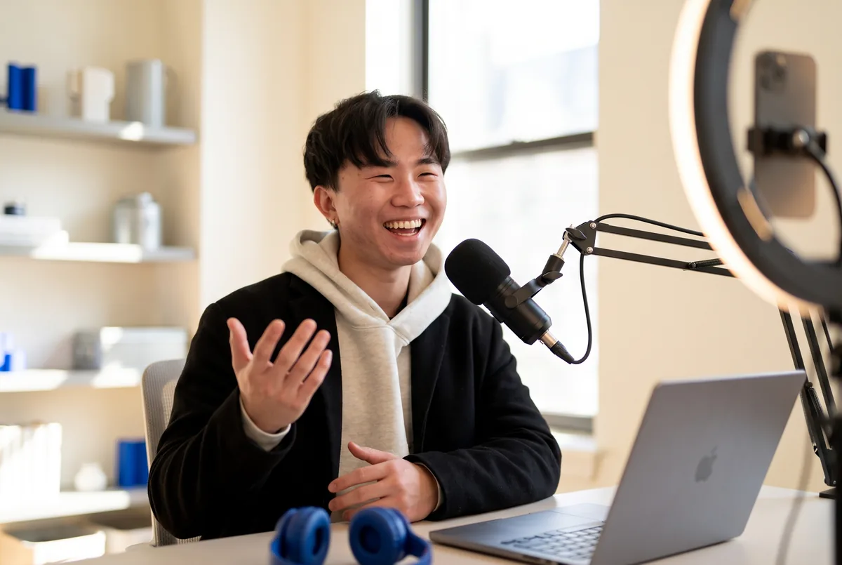 Ray Fu hosting a live call for his AI community